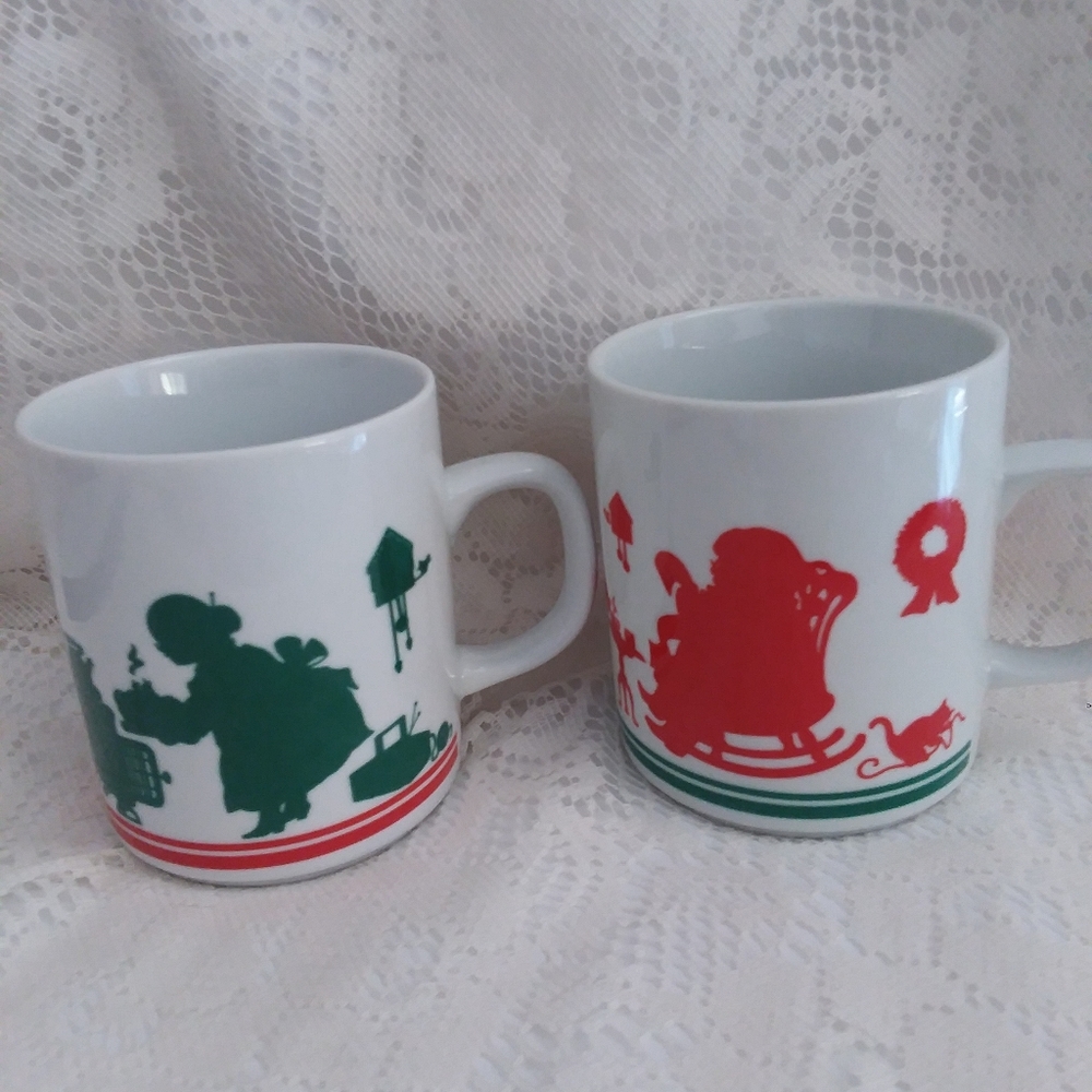 Pair of Vintage Avon Christmas Mugs